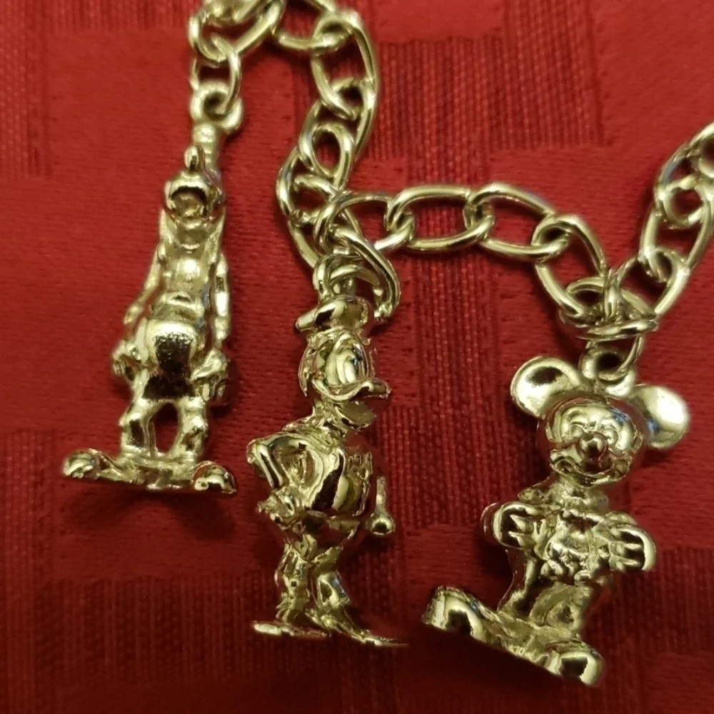 Bracelet 5 Disney characters.